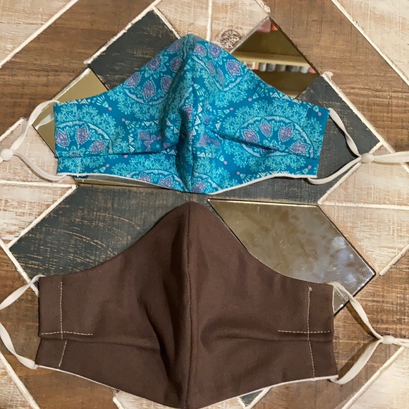 2 Pack Handmade Face Masks w/ Wire - Picture 4 of 7